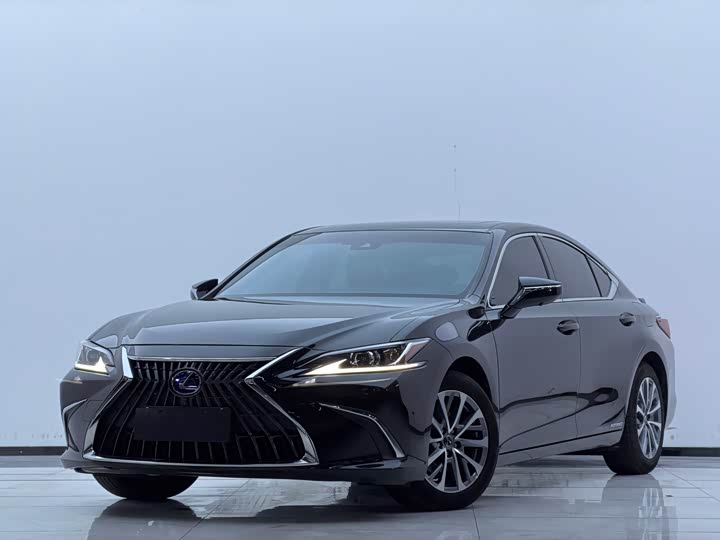 Lexus ES 2021 300h Excellence Edition