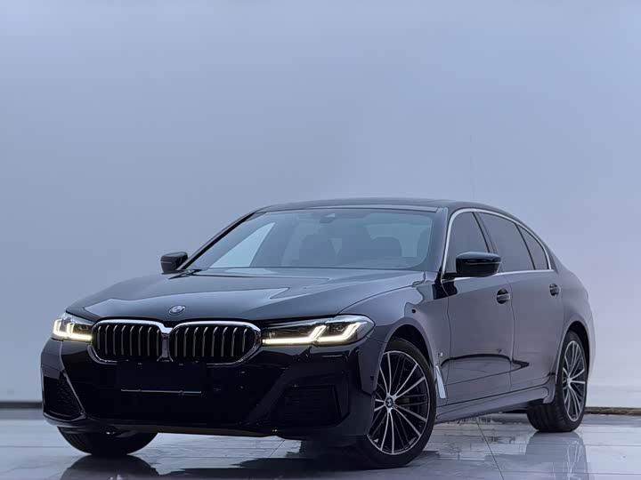 BMW 5 Series 2021 facelift 530Li leading M sports package