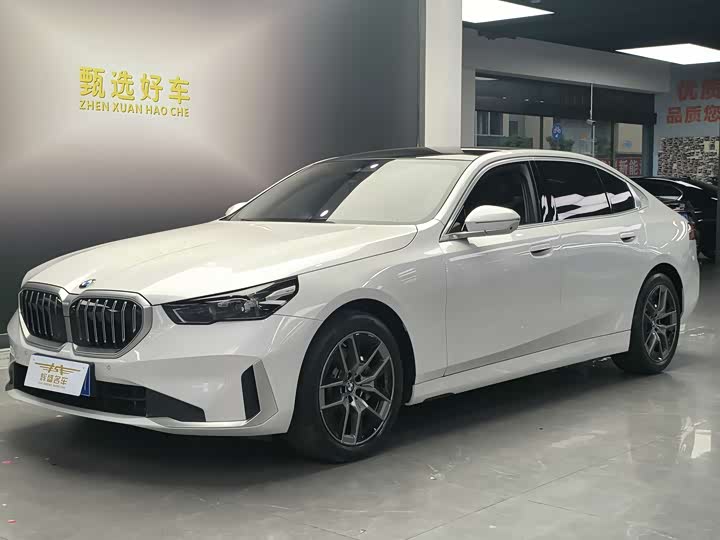 BMW 5 Series 2025 530Li Leading Luxury Package