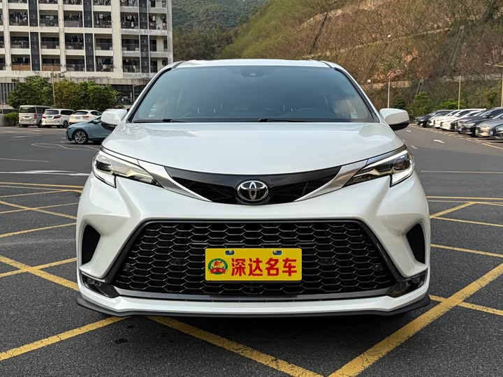 Granvia 2024 Model 2.5LHybrid Luxury Edition