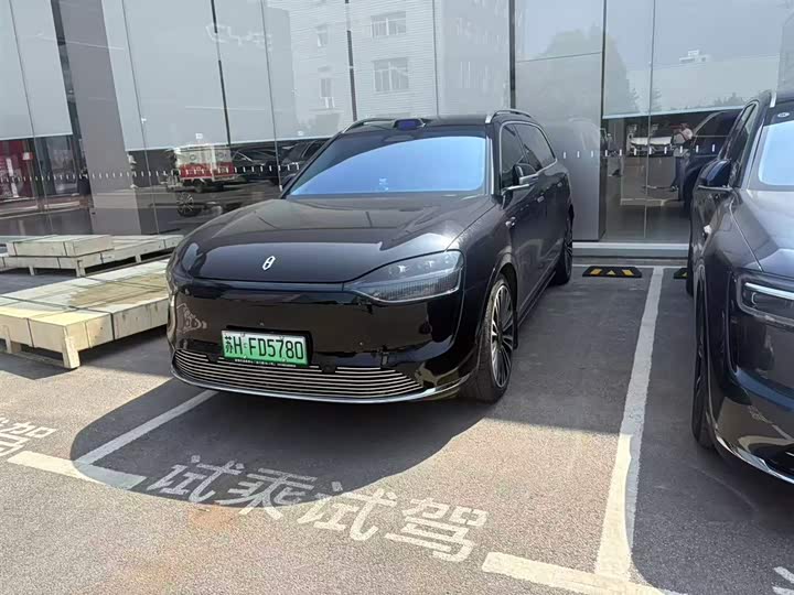 Wenjie M9 2024 extended range Ultra version 42kWh 6-seater version