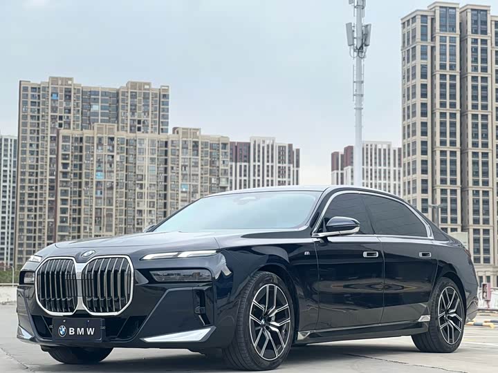 2025 BMW7 Series 2023 Model 735Li M Sports Package