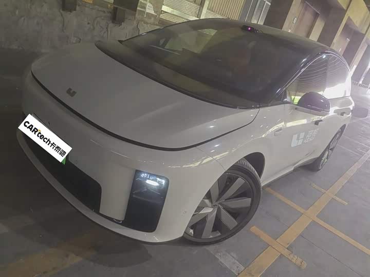 Li Autoi8 2025 Model Standard Edition