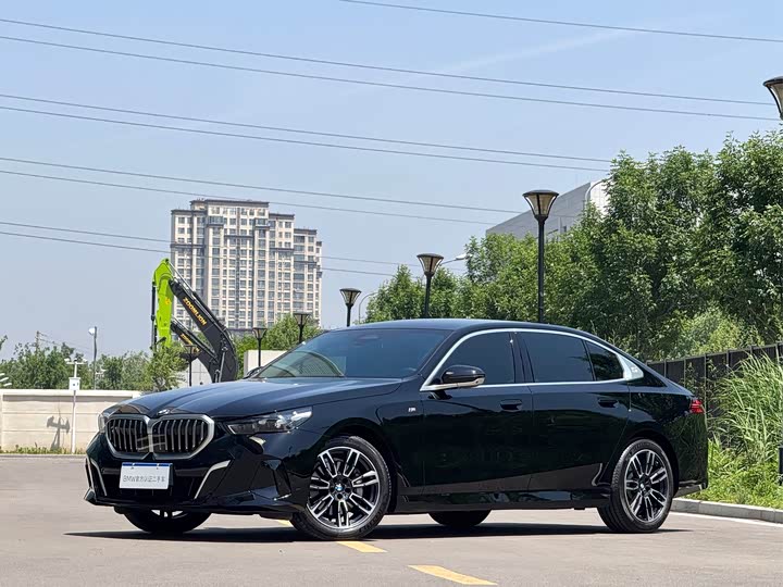 Wenjie M8 2025 extended range Max version 53.4kWh 6-seater version (192-line lidar)