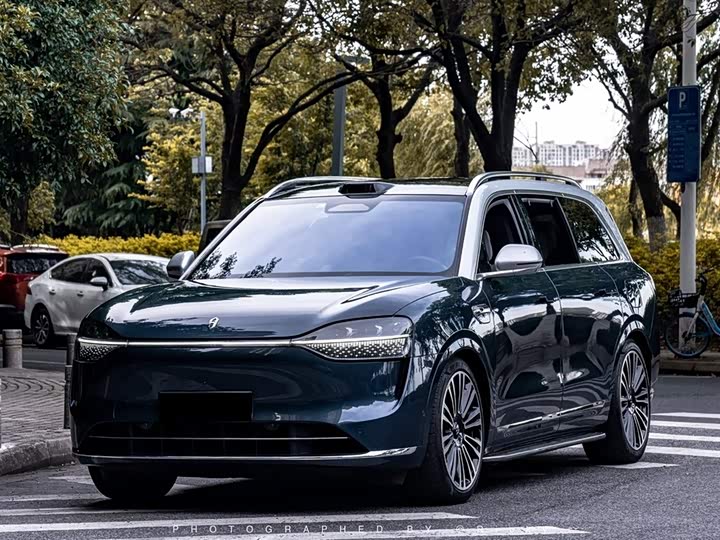 Wenjie M9 2024 extended range Ultra version 42kWh 6-seater version