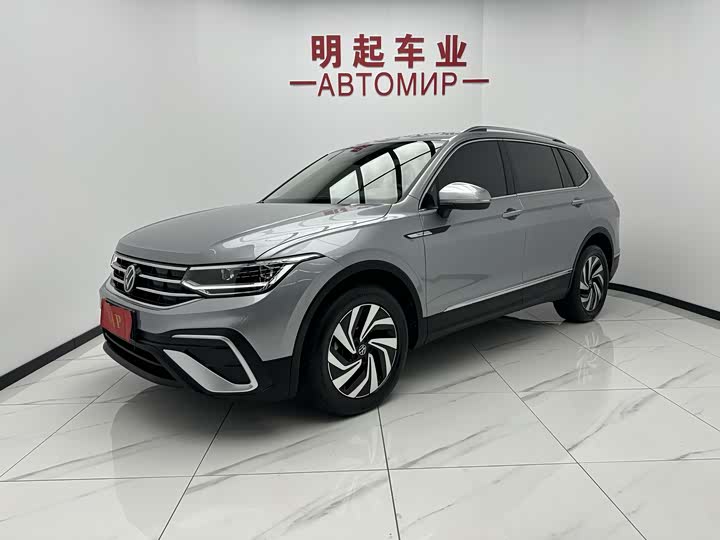 Baojun 510 2017 1.5L manual fashion model