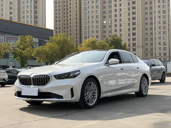 2024 BMW 5 Series 525Li Luxury Line
