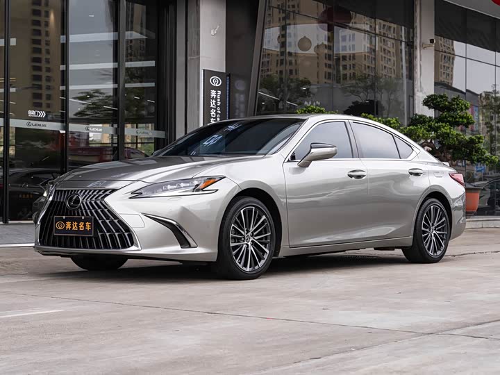 Lexus ES 2022 300h Luxury Edition