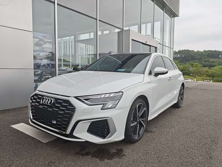 Audi A3 2024 Sportback 35 TFSI stylish and sporty