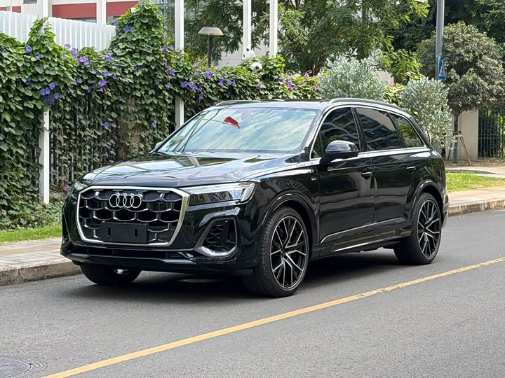 Audi Q7 2025 55 TFSI quattro S line premium model