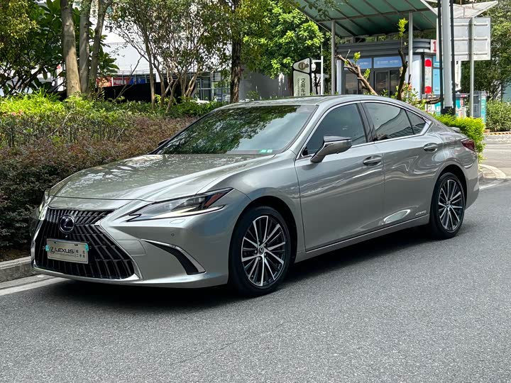 Lexus ES 2022 300h Luxury Edition
