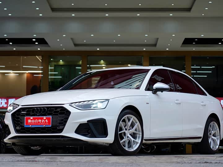 Audi A4L 2022 40 TFSI luxury and dynamic model