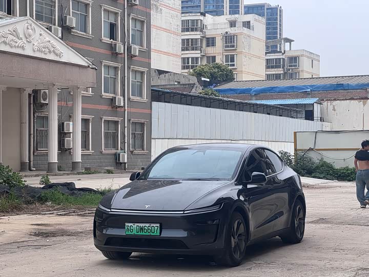 Model Y 2026 long-range rear-wheel drive version