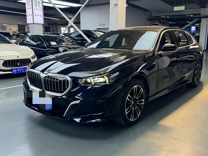 BMW 5 Series 2025 525Li Luxury Package