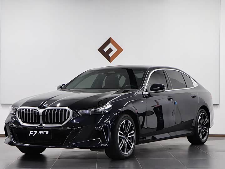 BMW 5 Series 2025 530Li Leading M Sports Package