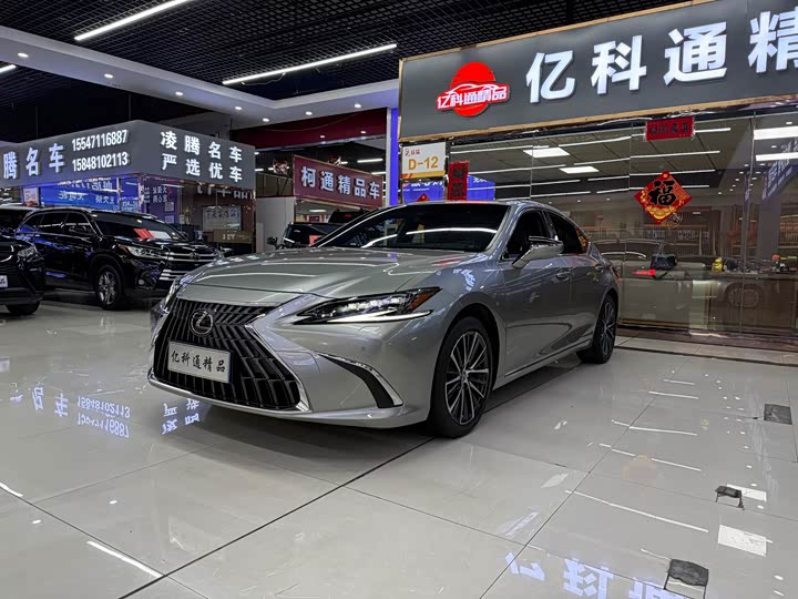 Lexus ES 2022 300h Luxury Edition