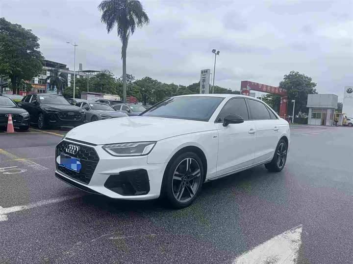 Audi A4L 2022 40 TFSI luxury and dynamic model