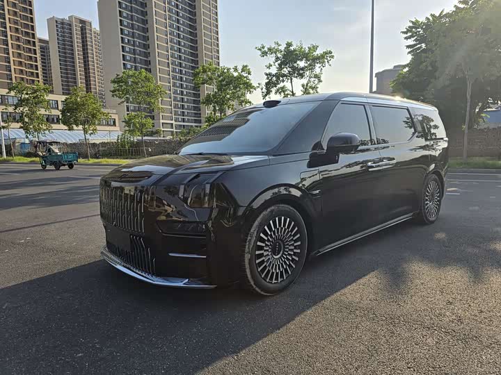 Zeekr 009 2024 6-Seater Executive AWD 108kWh
