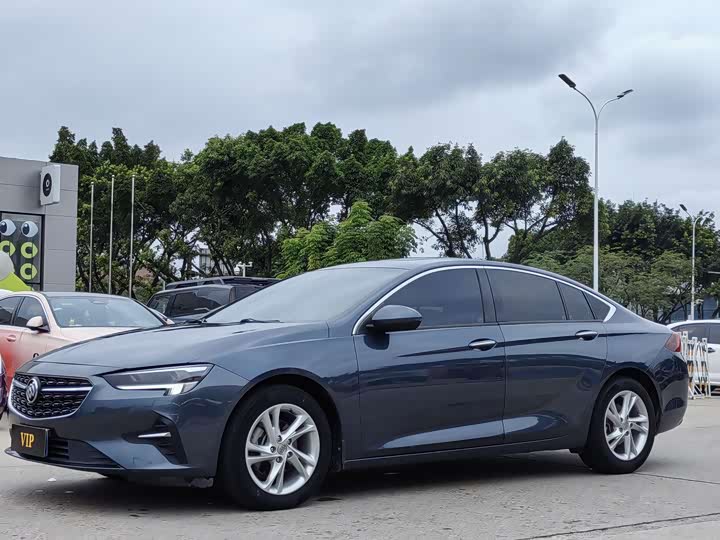 Regal 2020 552T luxury model