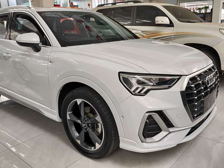 Audi Q3 2022 35 TFSI Fashionable and Dynamic