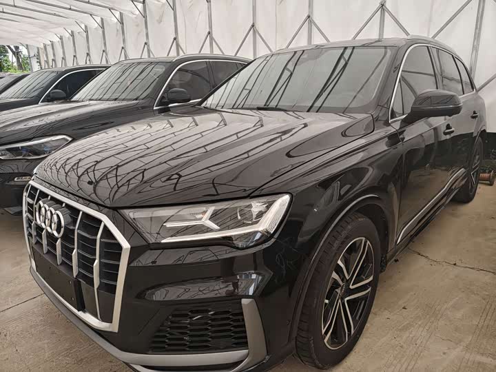 Audi Q7 2022 45 TFSI quattro S line luxury model
