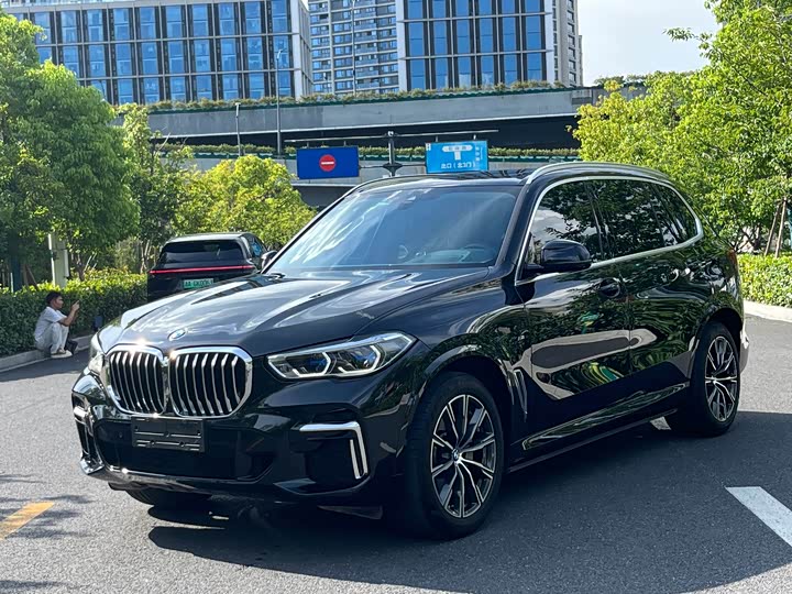 BMW X5 2022 xDrive 30Li Exclusive M Sports Package