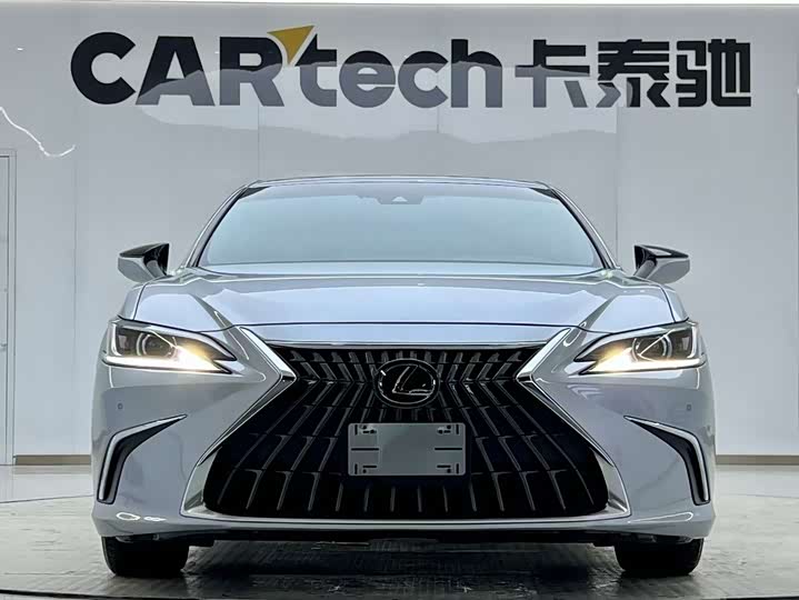 Lexus ES 2020 260 Exclusive Edition