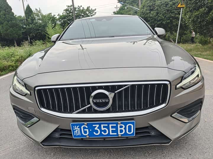 Volvo S60 2022 B4 Zhiyuan Sports Edition