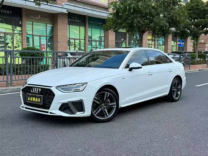 Audi A4L 2022 40 TFSI luxury and dynamic model