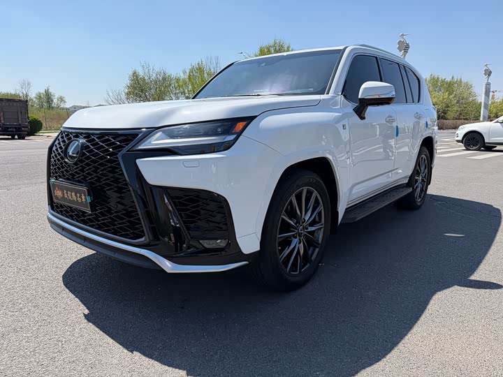 Lexus LX 2023 600