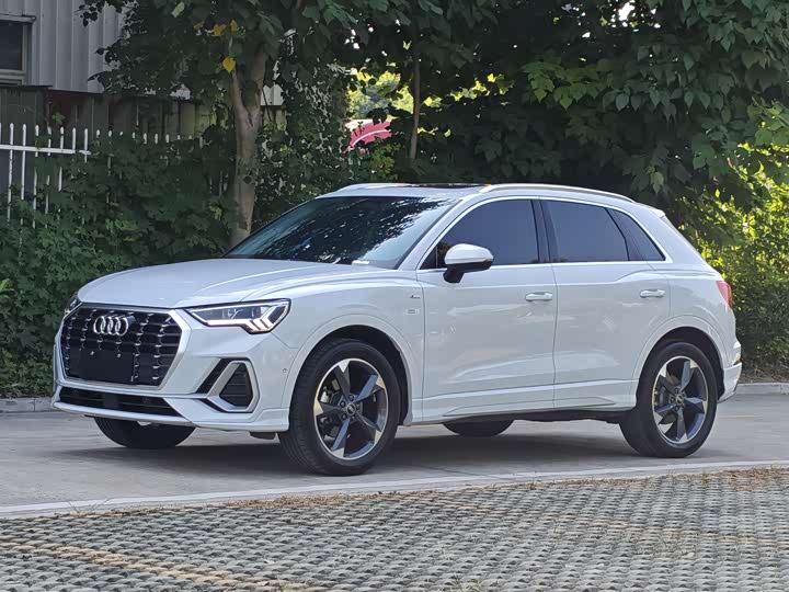 Audi Q3 2022 35 TFSI Fashionable and Dynamic