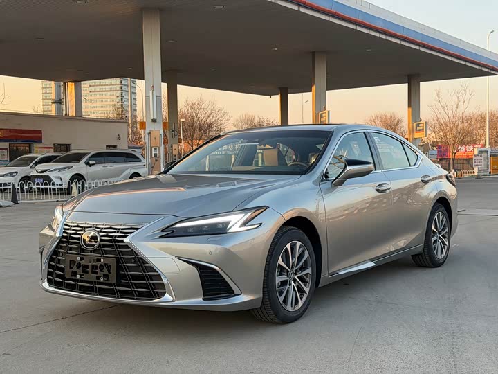 Lexus ES 2025 300h Premium Edition