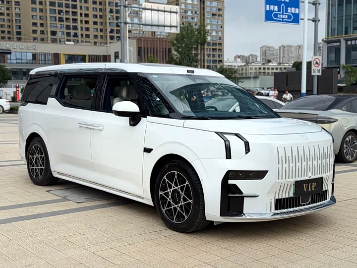 Zeekr 009 2024 6-Seater Executive AWD 108kWh