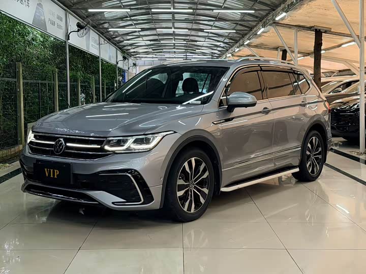 Tiguan L 2022 330TSI automatic two-wheel drive R-Line flagship version