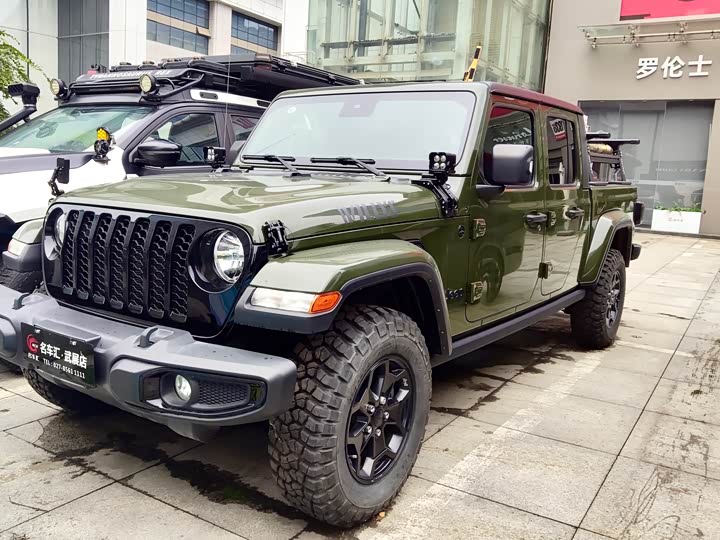 2022 Gladiator 2022 3.6L Plus Edition
