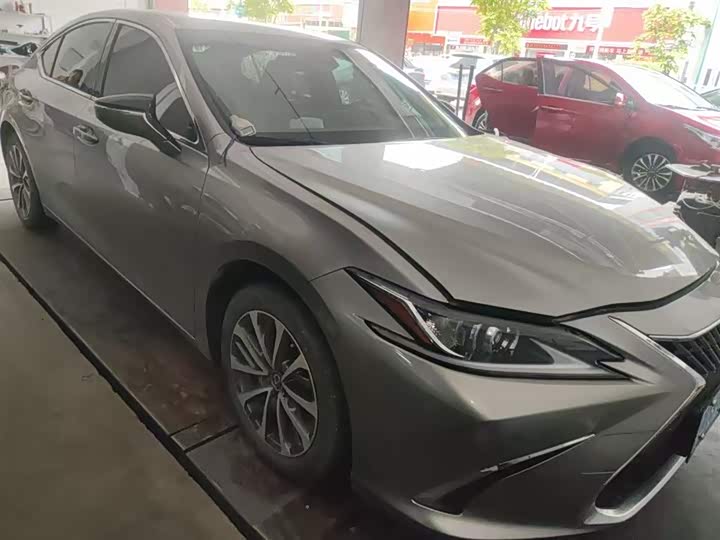 Lexus ES 2023 200 Deluxe Edition