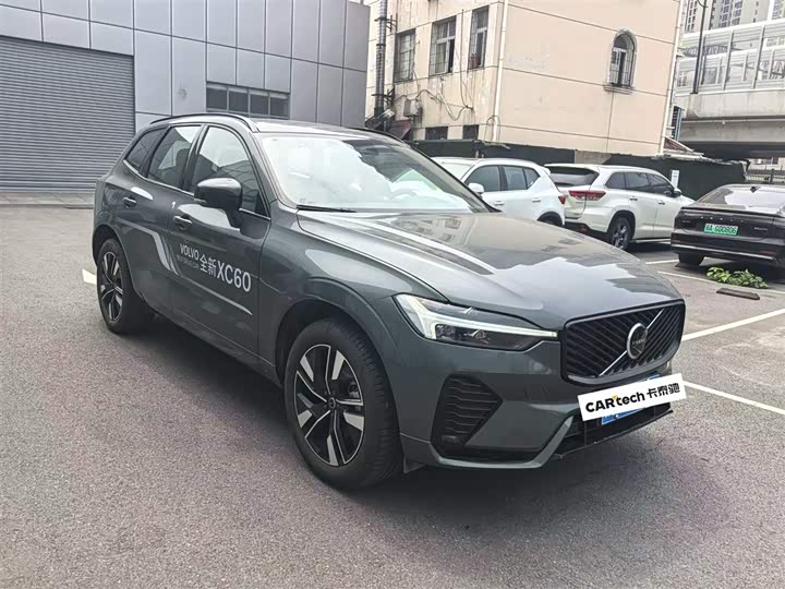 Volvo XC60 2026 B5 four-wheel drive Zhiyuan Sports Edition