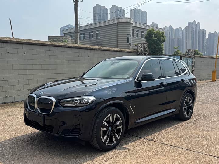 BMW iX3 2023 leading model