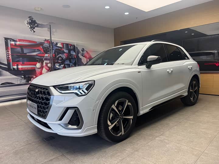 Audi Q3 2024 35 TFSI Fashionable and Dynamic