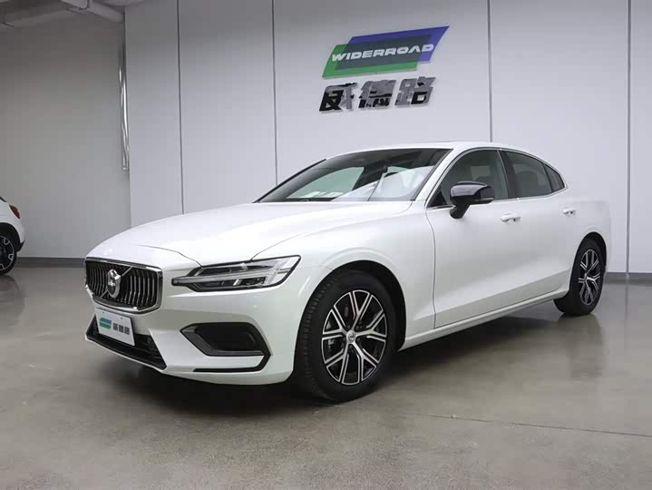 2025 Volvo S60 2025 B4 Zhiyi Luxury Edition