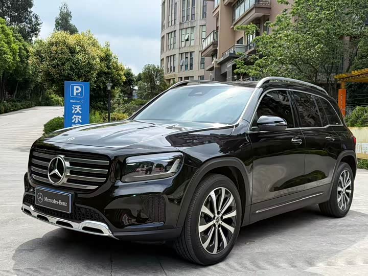 Mercedes-Benz GLB 2025 GLB 220 Fashion Model