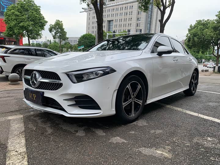 Mercedes-Benz A-Class 2022 Model 2 A 200 L Sports Sedan Fashionable