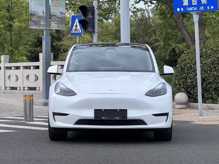 2021 Model Y 2021 long-range all-wheel drive version