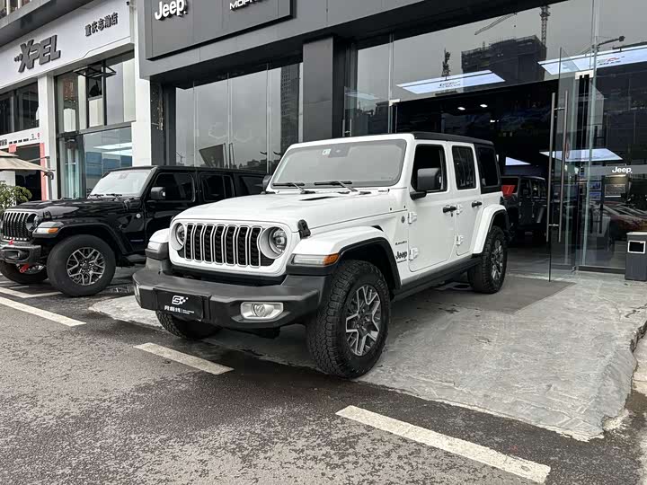 2023 Wrangler 2024 2.0T Sahara four-door version