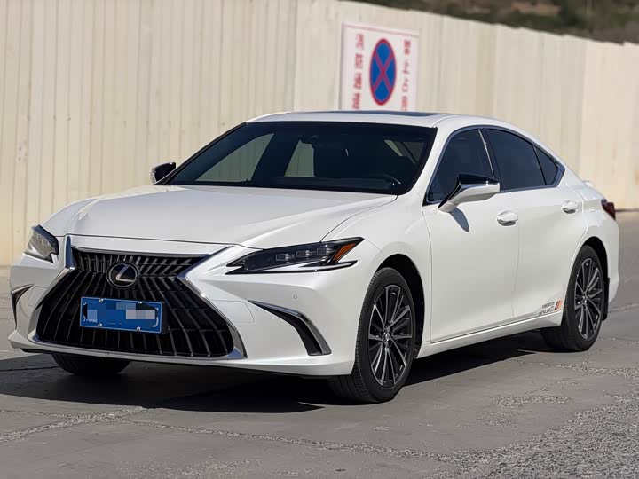 2023 Lexus ES 2022 200 Deluxe Edition