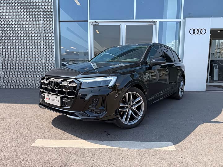 2025 Audi Q7 2025 45 TFSI quattro S line Black Edition