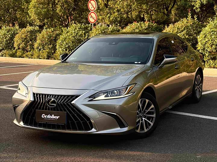 2024 Lexus ES 2022 200 Deluxe Edition