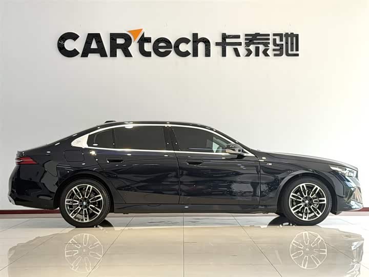 2025 BMW 5 Series 2024 525Li M Sports Package