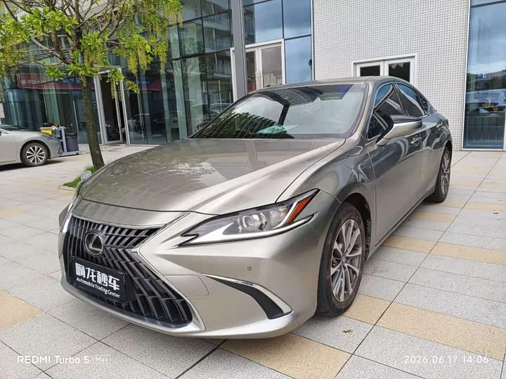 2022 Lexus ES 2022 300h Excellence Edition