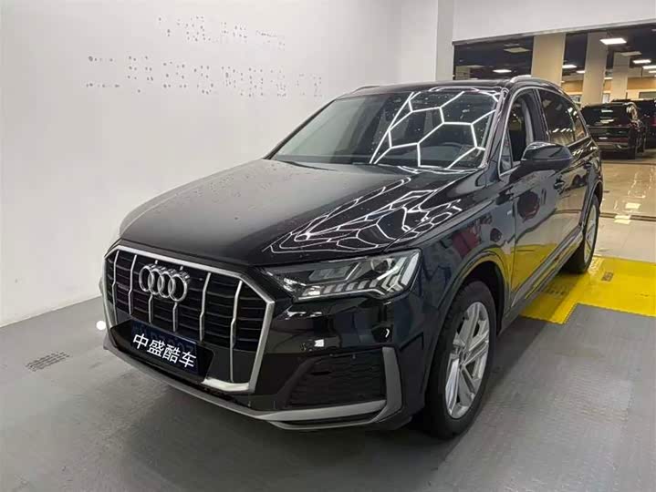 Audi Q7 2023 45 TFSI quattro S line sports